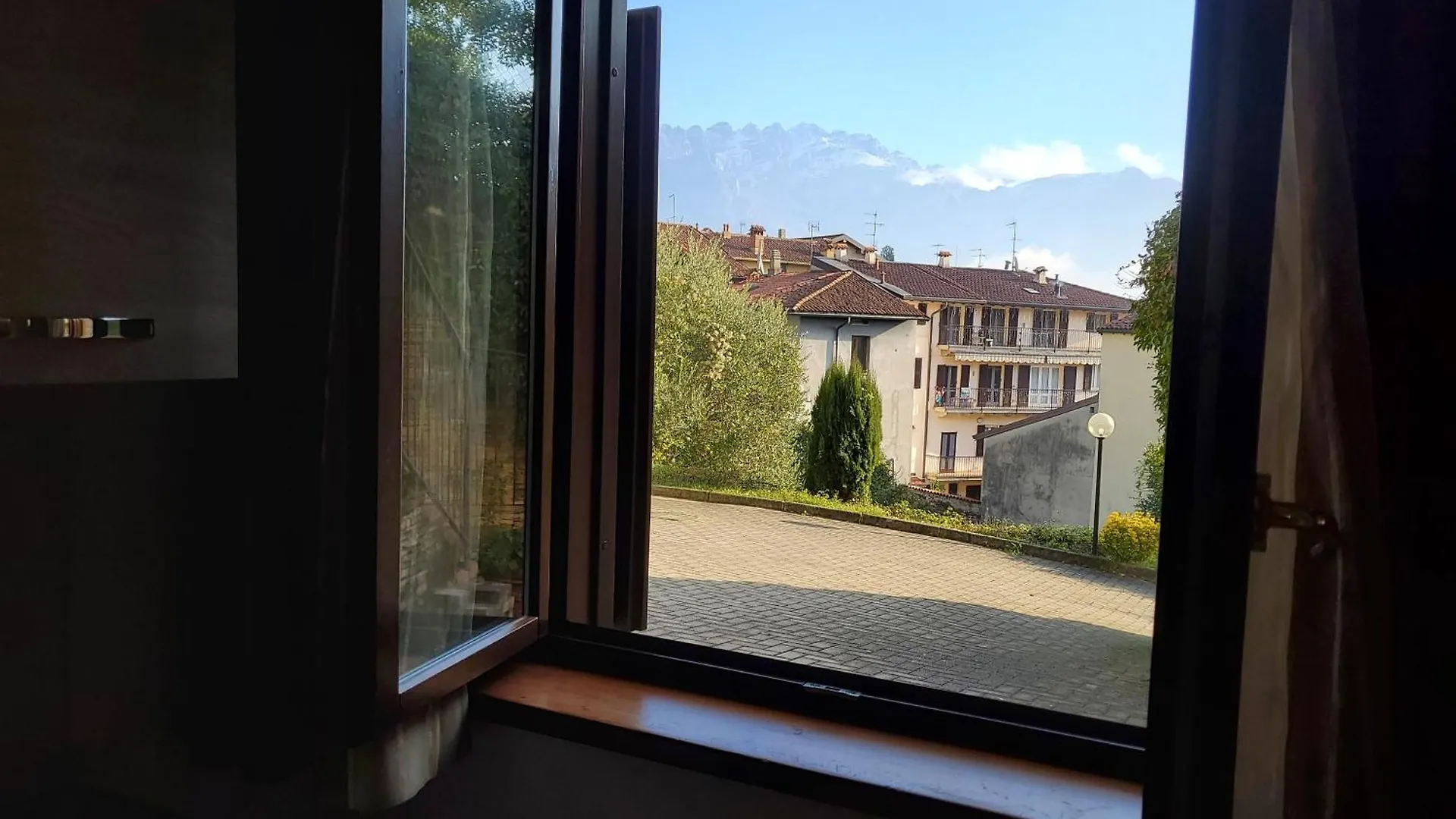 ヴァルマドレーラ Relais Garden Lecco Bed & Breakfast