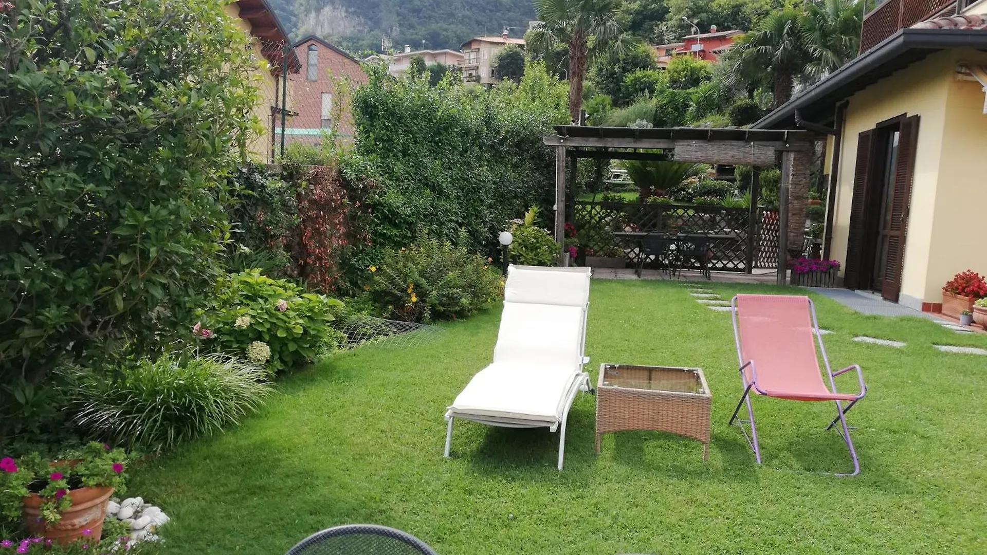 ヴァルマドレーラ Relais Garden Lecco Bed & Breakfast