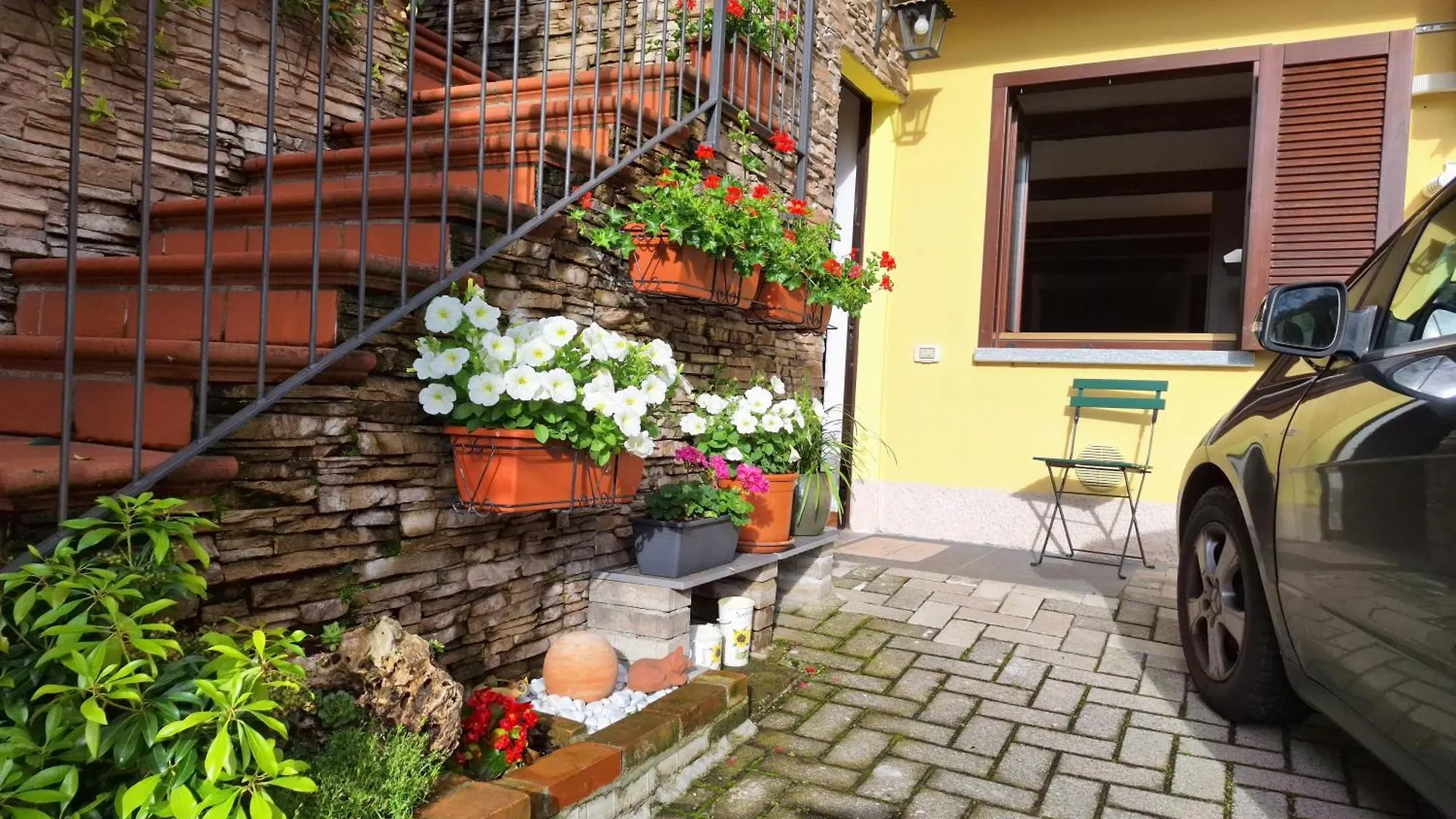 ヴァルマドレーラ Relais Garden Lecco Bed & Breakfast