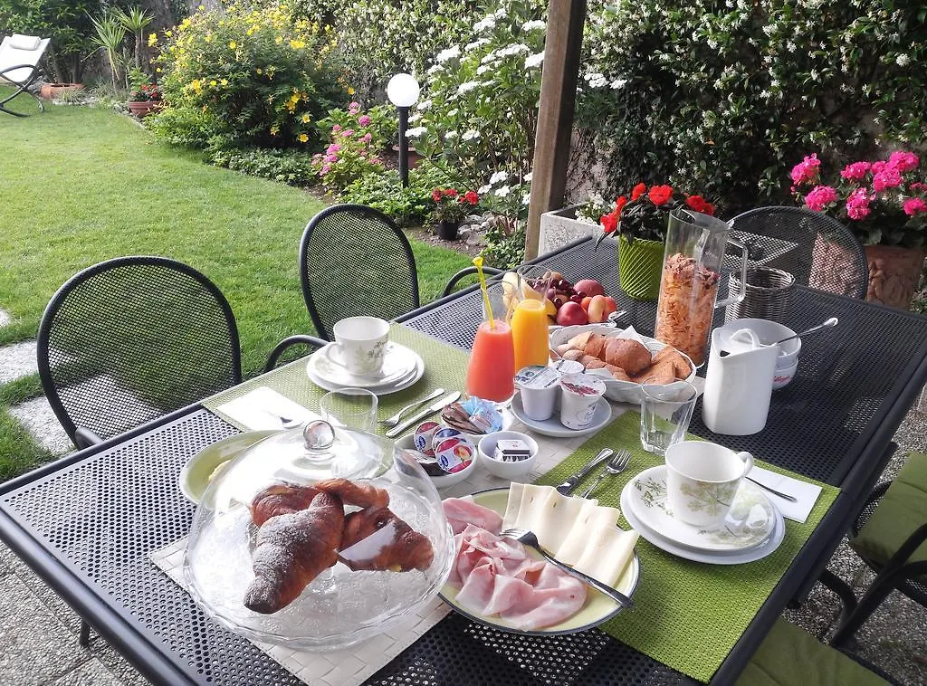 ヴァルマドレーラ Relais Garden Lecco Bed & Breakfast 0*,