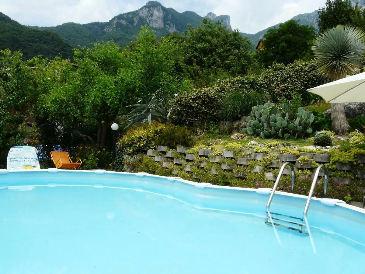 ヴァルマドレーラ Relais Garden Lecco Bed & Breakfast イタリア